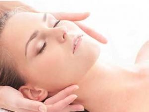 Schoonheidsspecialiste Ingrid gelaatsverzorging